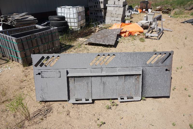 lot 13 image: Accessories Unlimited Brand Universal Bobcat Skid Loader Skid Steer 84 Snow Bucket