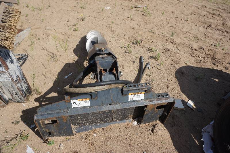 lot 11 image: Bobcat Brand Model 15 C Universal Mount Skid Loader Skid Steer Hydraulic Auger Attachment