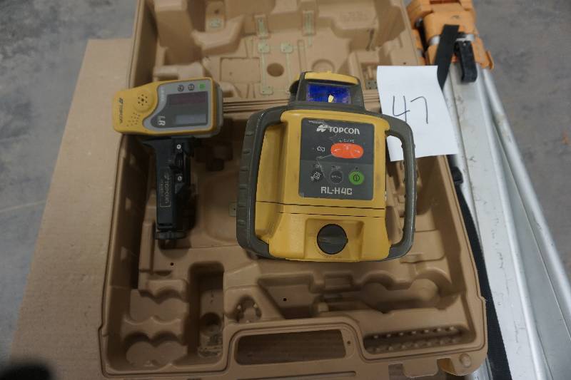 lot 47 image: Top Con Model RL-H4C Contractors Laser Level With Tripod and Case