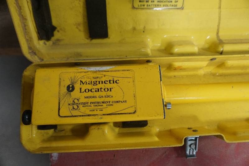 lot 51 image: Schonstedt Instrument Company Model GA-52CX Magnetic Metal Detector Locator With Case