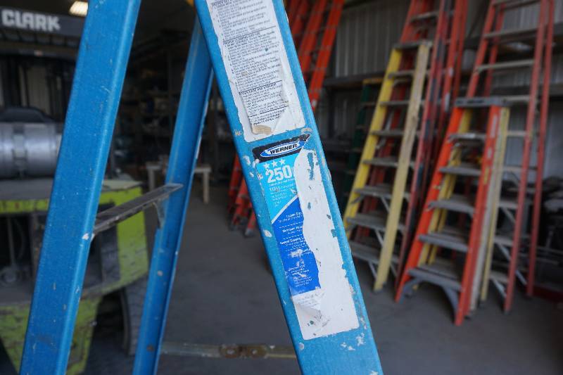 lot 72 image: Werner 6 Fiberglass Step Ladder