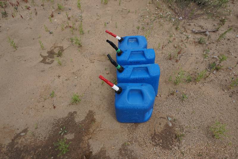 lot 134 image: Lot of 4 Blue Plastic Kerosene Cans