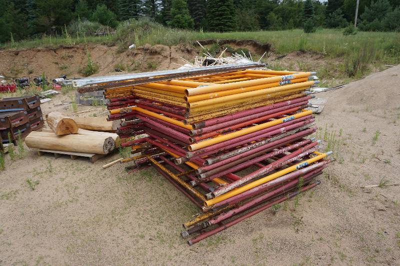 lot 10 image: Large Lot of Commercial Scaffolding