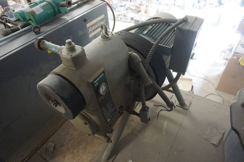 lot 9 image: Hydrovane 66 Screw Drive 66 CFM Air Compressor