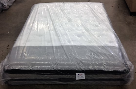 lot 13 image: Queen Simmons Beautyrest Vanderbilt Collection Pillow-Top Mattress