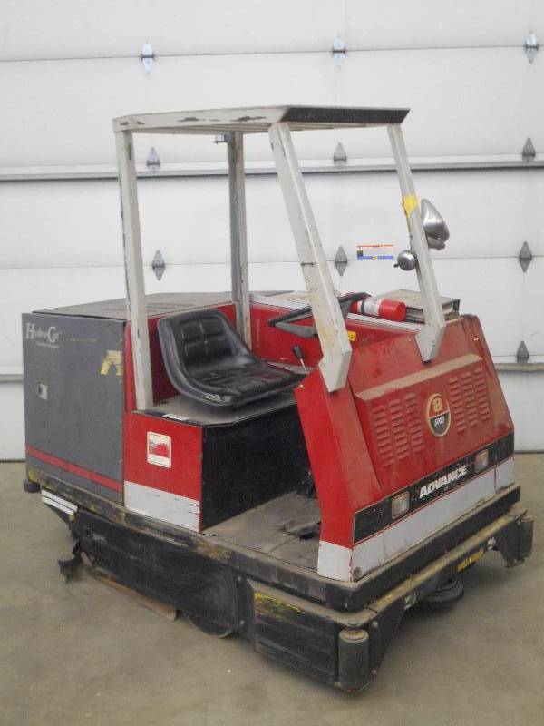 lot 9 image: Advance Hydro-Retriever 5000B Comme...
