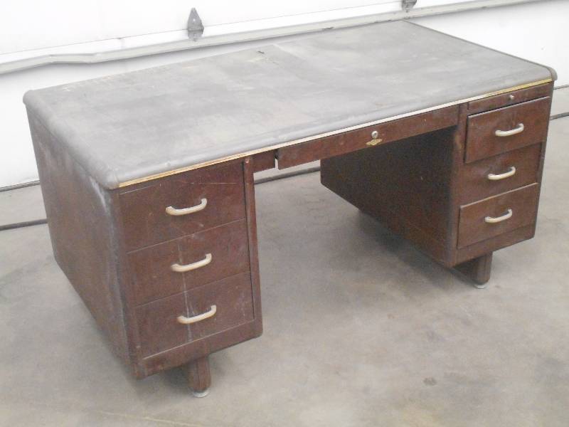 lot 16 image: Vintage 7-Drawer Metal Desk ...