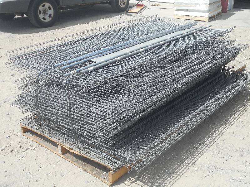 lot 17 image: Pallet Of Approx (25) 4x8 Indust...
