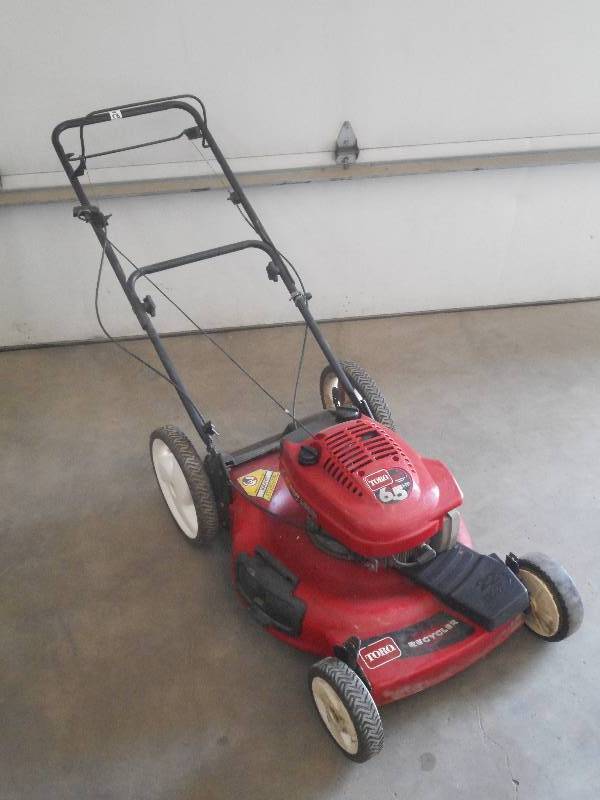 lot 24 image: Toro Recycler 6.5HP Self-Propelled ...