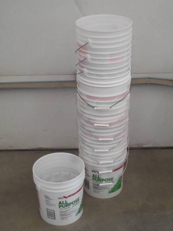 lot 25 image: Lot Of (10) 5-Gallon Pales ...