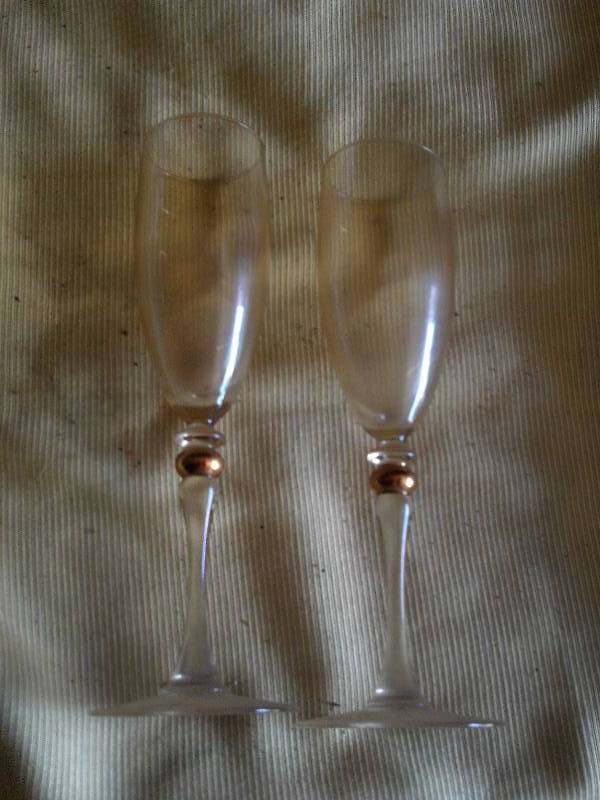 VINTAGE LONG STEMMED WINE GLASSES