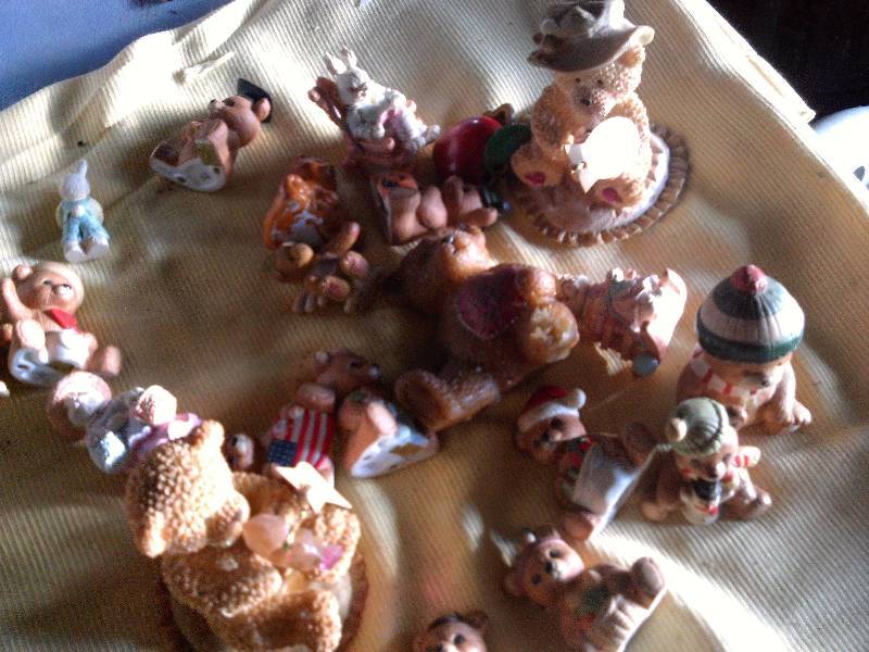 collectible bear figurenes