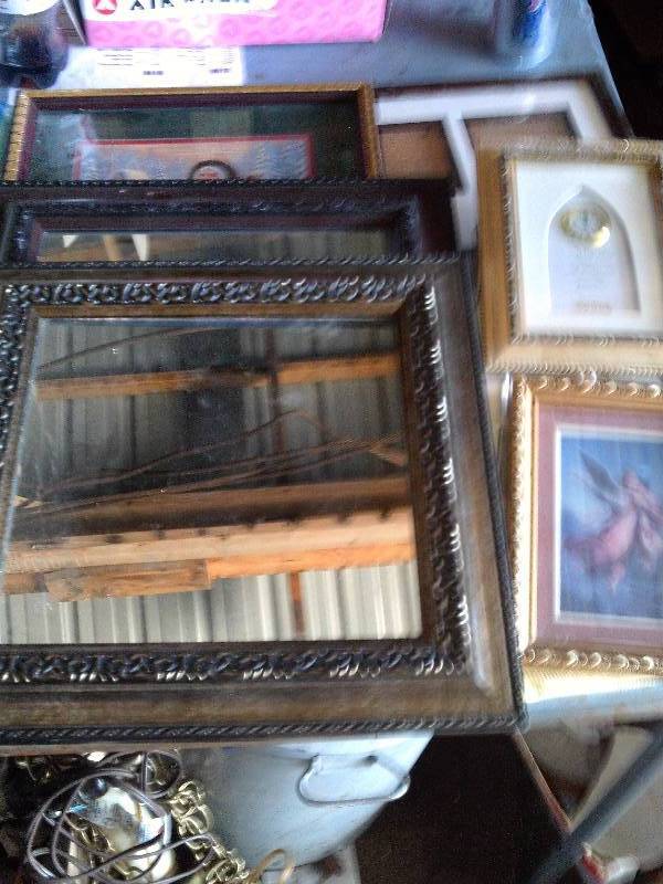 picture frames,mirrors and pictures