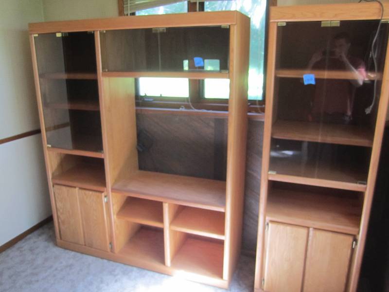 lot 11 image: 2 Piece entertainment center, all w...