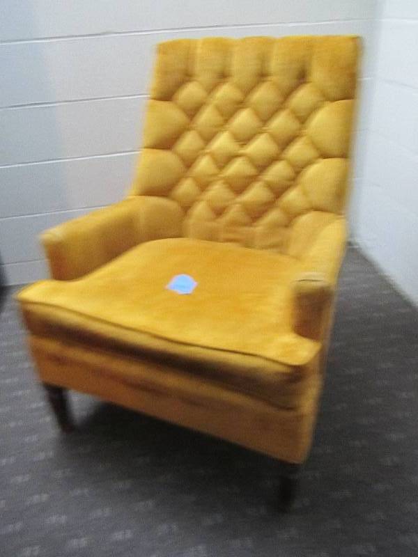 lot 14 image: Vintage upholstered chair in good c...