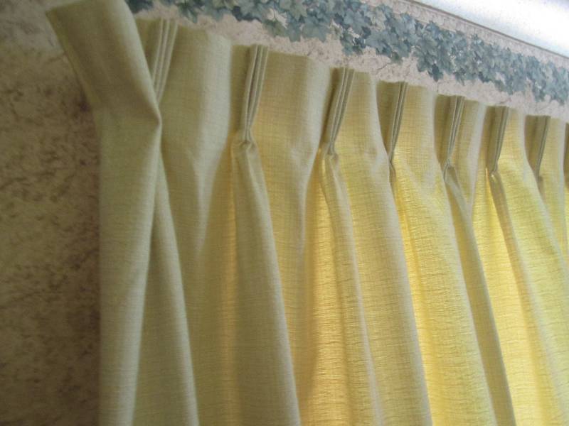 lot 16 image: Set of curtains, buyer should bring...