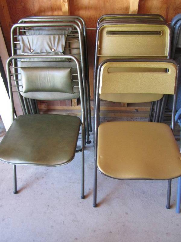 lot 17 image: 2 sets of 4 vinyl padded folding ch...