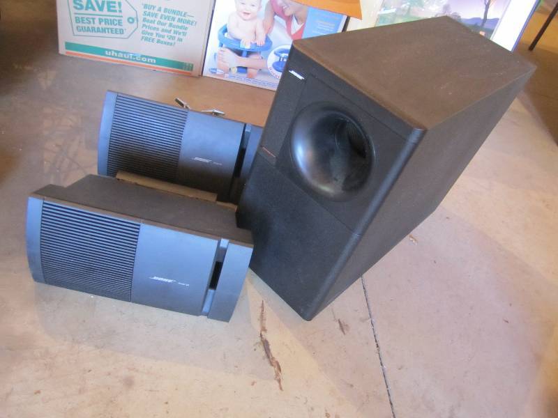 lot 24 image: 3 Bose speakers...