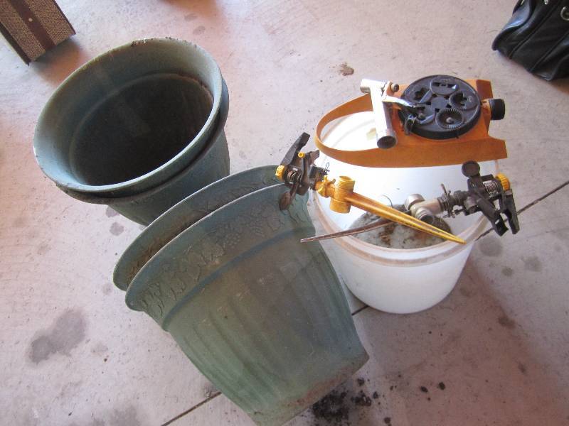 lot 25 image: Lot of garden supplies...