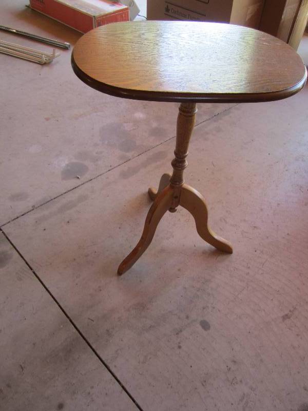 lot 28 image: Wood end table 25 tall...