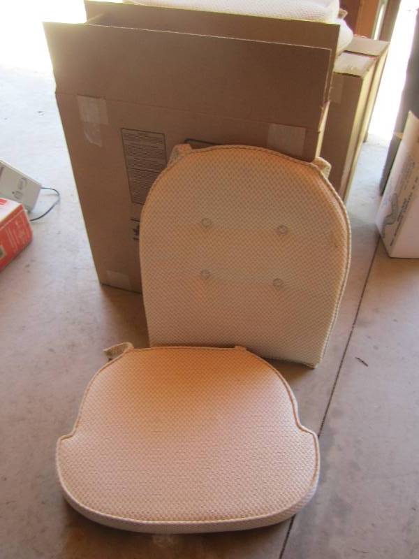 lot 31 image: Set of 4 new Cochrane chair pads Mo...
