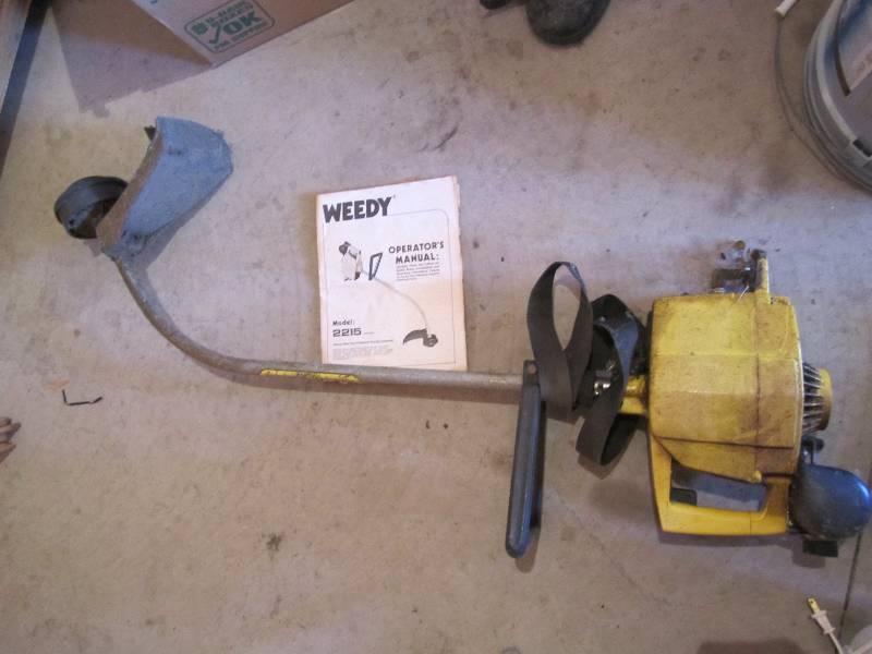 lot 49 image: Poulon Weedy weed whip...