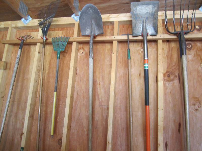 lot 50 image: Assortment of rakes and shovels...