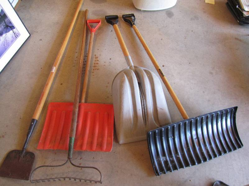 lot 53 image: Lot of shovels rake and chopper...