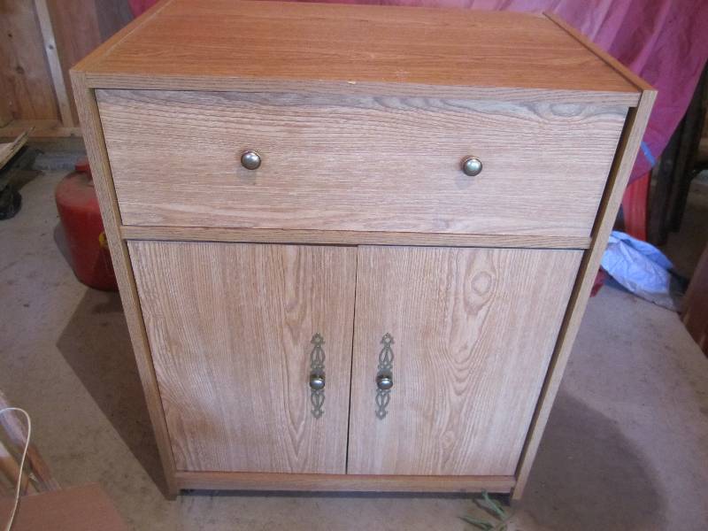 lot 59 image: Cabinet on wheels top is 25 x 16  ...