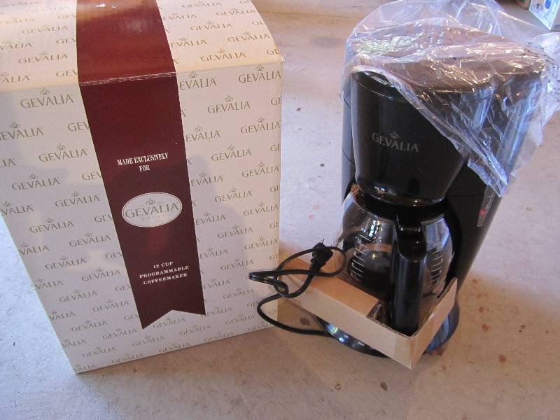 lot 66 image: Gevalia 12 cup programmable coffee ...