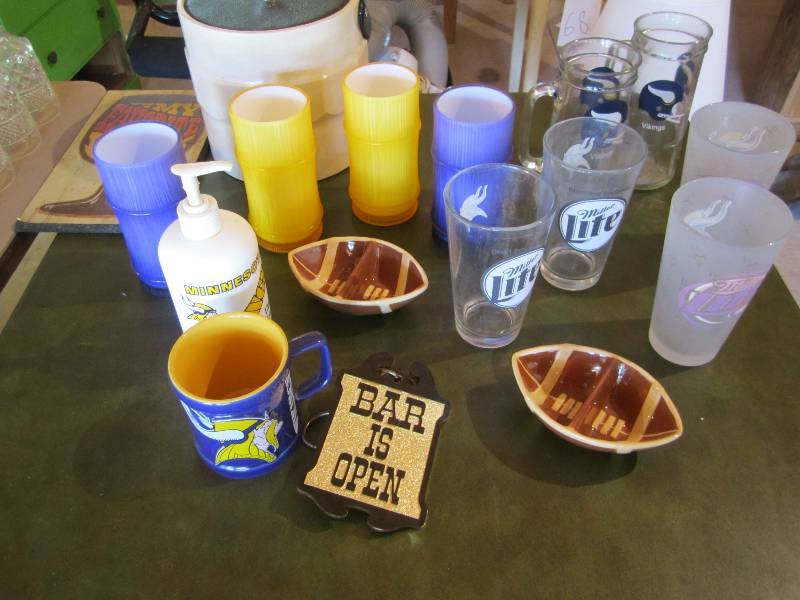 lot 76 image: Lot of Vikings glassware...