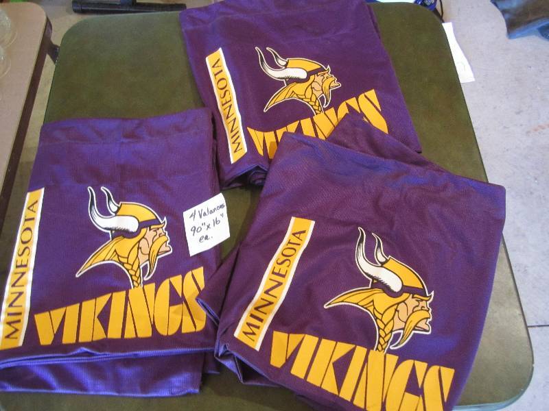 lot 78 image: 4 MN Vikings valences, 90 x 16 eac...