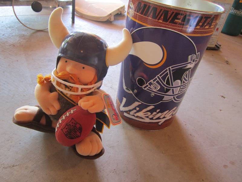 lot 79 image: Vikings metal canister and player...