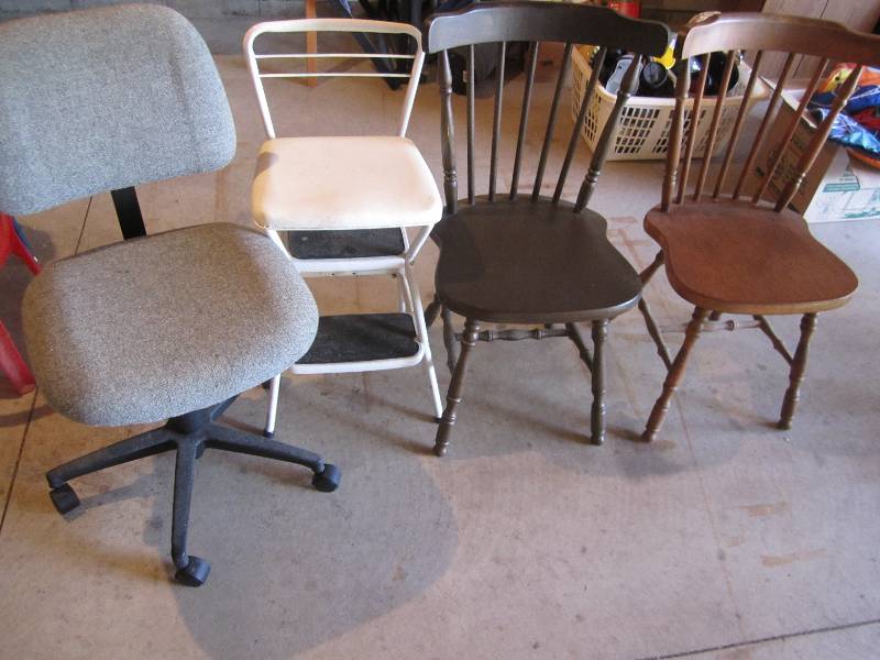 lot 89 image: 2 wood chairs, vintage step stool a...