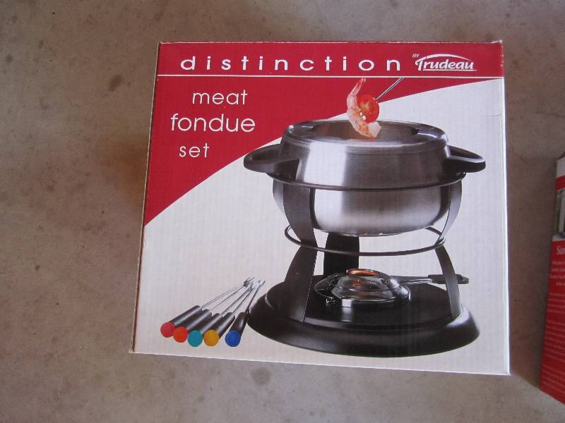 lot 96 image: Fondue set...