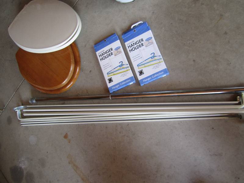 lot 100 image: Toilet seats, curtain rods and port...