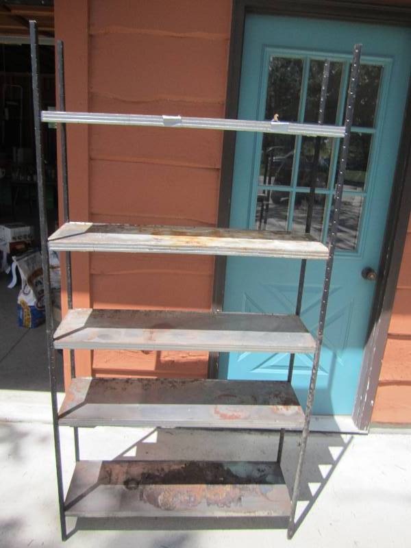 lot 102 image: Metal garage shelf...