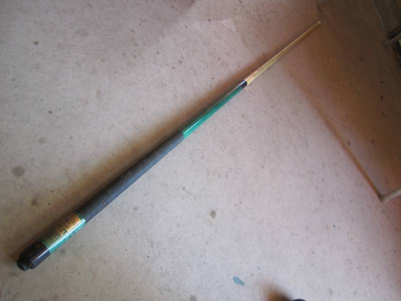 lot 112 image: Pool cue...