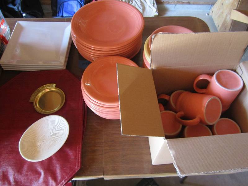 lot 118 image: Lot of plate dishes and more...