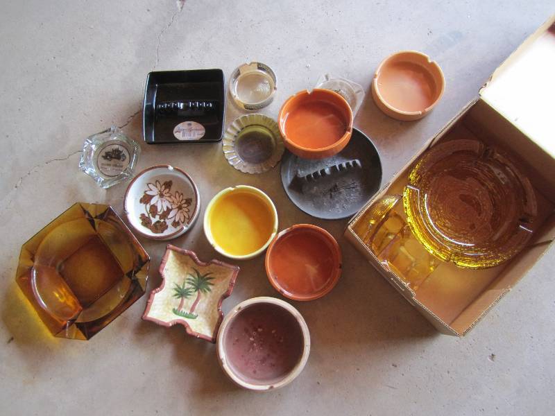 lot 120 image: Lot of collector ashtrays...