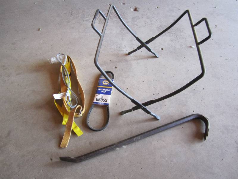 lot 128 image: Crow bar belt, metal folding suppor...