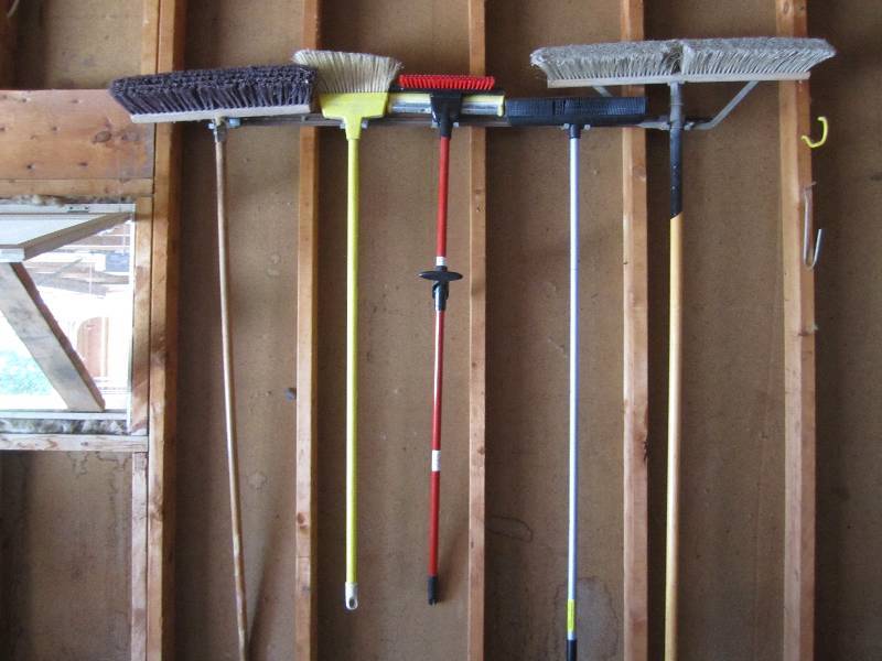 lot 129 image: Lot of brooms...