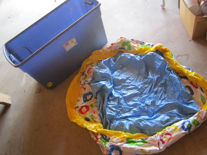 lot 136 image: Wading pool in a large tote on whee...