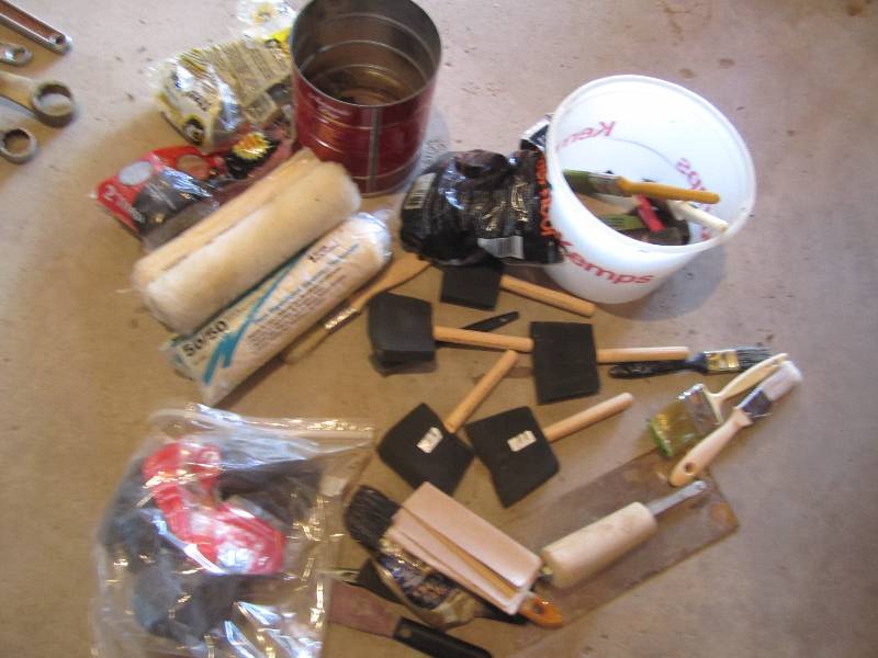 lot 156 image: Lot of painting supplies...