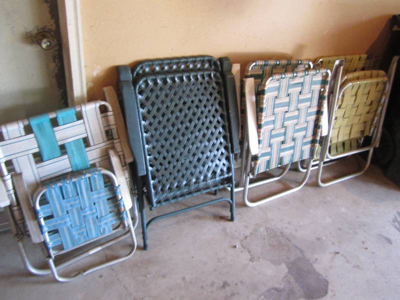 lot 178 image: Lot of lawn chairs ...