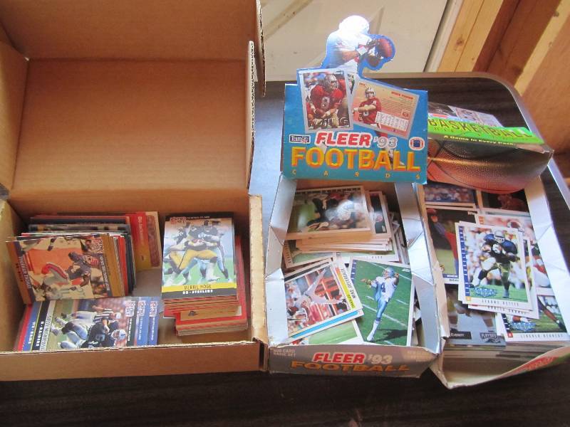 lot 186 image: Lot of assorted football cards...