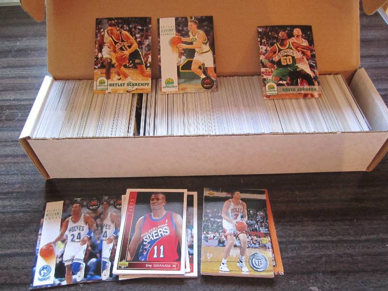 lot 190 image: Box of basketball cards...