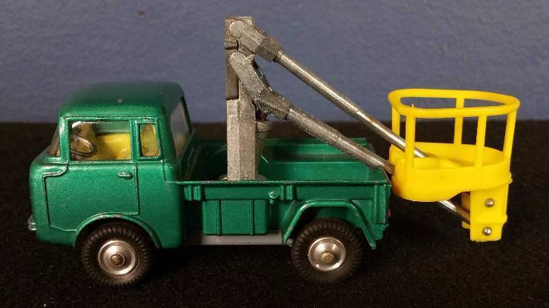 lot 3 image: Vintage Corgi #478 Hydraulic Tower Wagon w Original Box