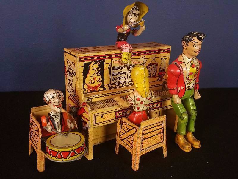 lot 4 image: Super Rare 1945 Lil Abner Tin Litho Wind-up Piano Toy