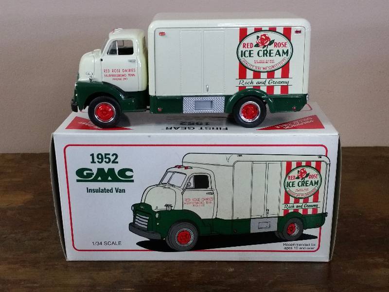 lot 33 image: 1952 GMC Red Rose Ice Cream Truck